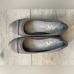 New women’s Anne Klein Sport flats Size 8